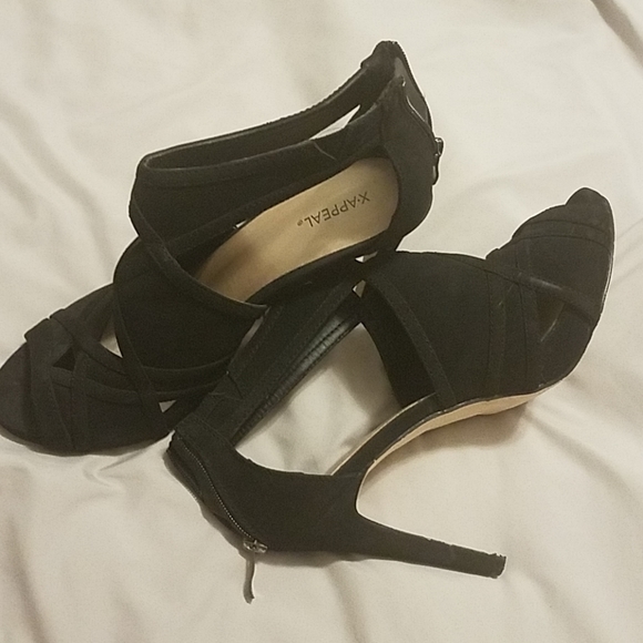 🎀New Listing!! Black leather Heels - Picture 1 of 6